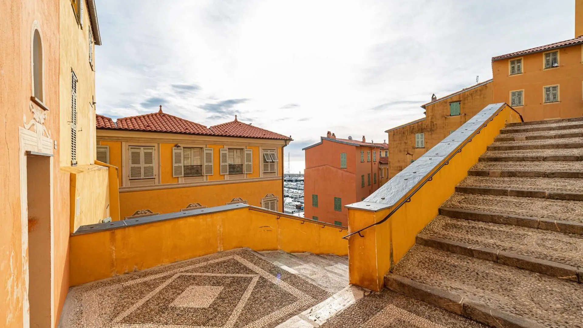 Acquassoma Vielle Ville Duplex Menton 0*,  France
